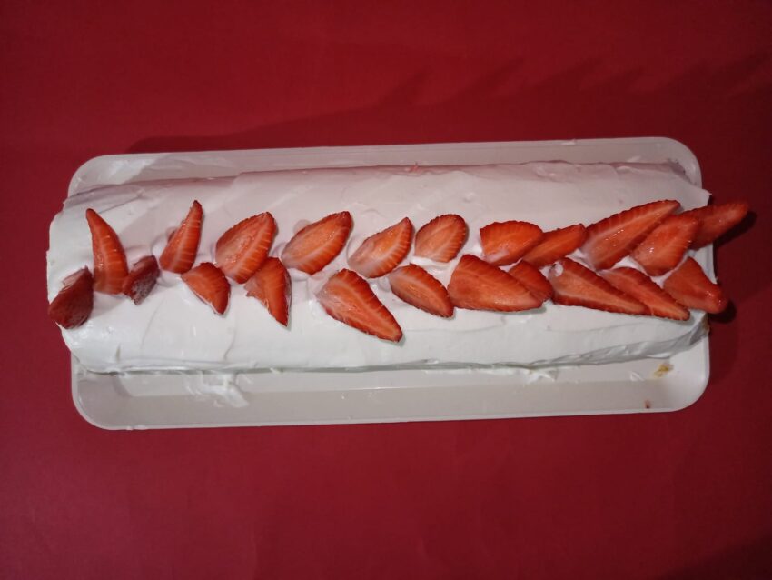 Pastel Brazo de gitano con mermelada de fresa - Imagen 3