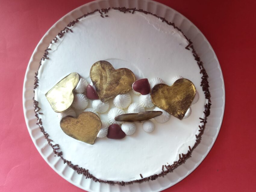 Pastel Titino con corazón  (Chocolate y Almendras.)